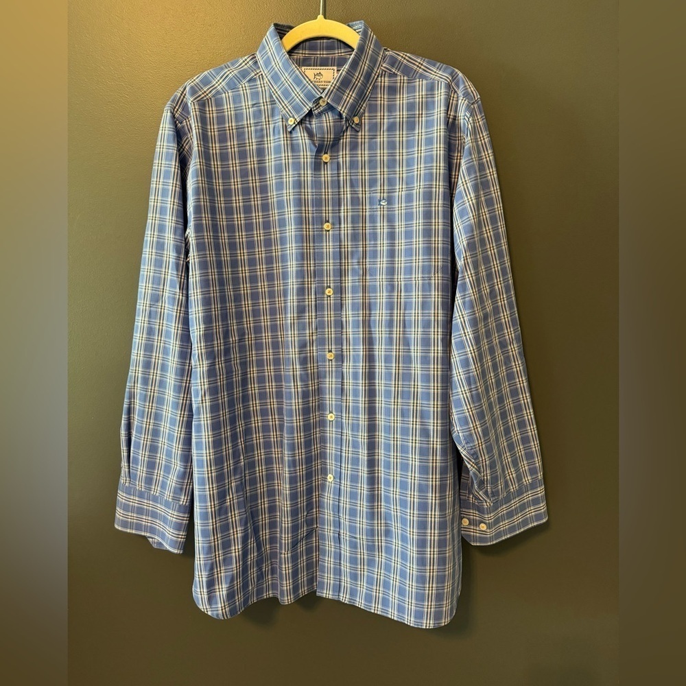 Southern Tide Men’s Plaid Button Down Shirt. Size Medium. Never worn.